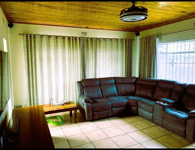 4 BEDROOM HOUSE FOR SALE IN FREEWAY PARK